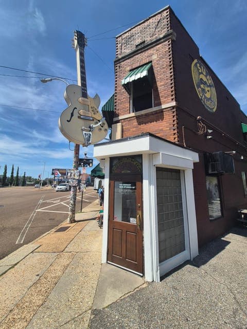 undefined Gallery Image 3