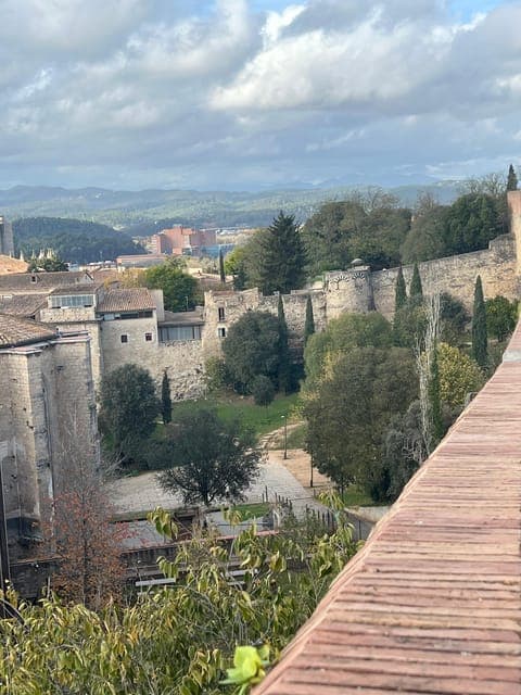 undefined Gallery Image 2