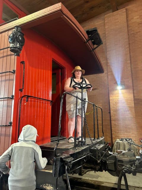 undefined Gallery Image 4