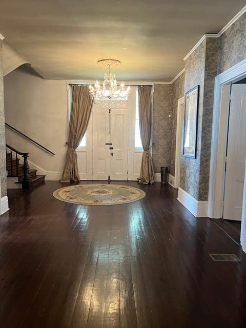 undefined Gallery Image 1