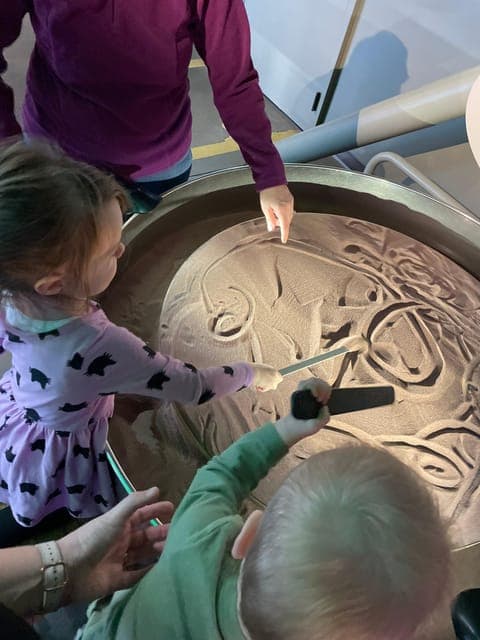 undefined Gallery Image 2