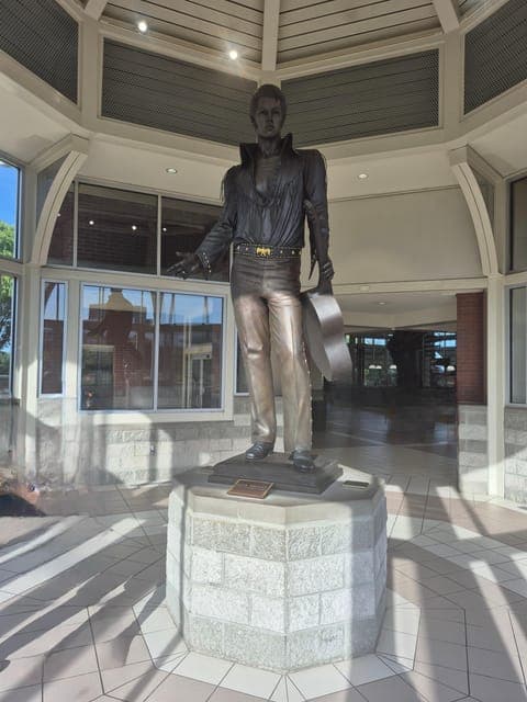 undefined Gallery Image 4