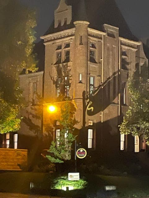 undefined Gallery Image 4