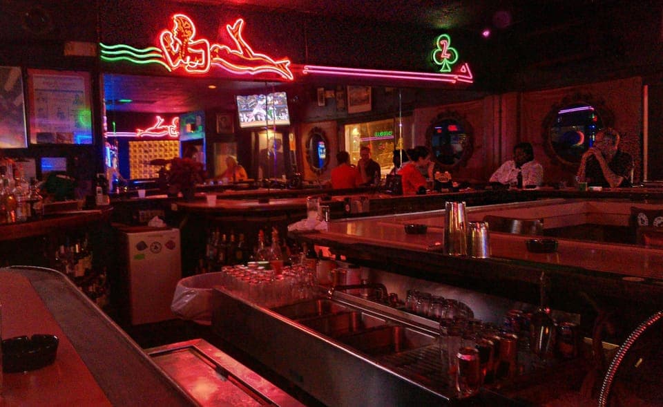 Miami Beach Bar Tour: Art Deco & Neon Lights with Historian Gallery Image 3