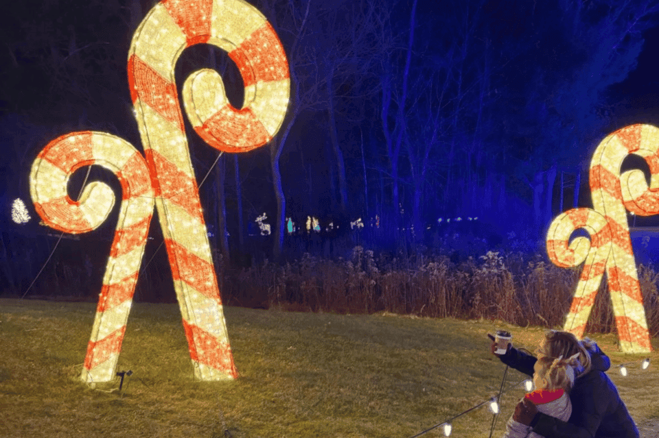 Derry, NH: LaBelle Lights Holiday Light Show Entry Ticket Gallery Image 3