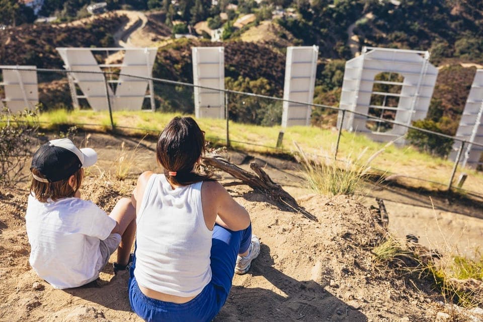Private photoshoot at the Hollywood Sign (French or English) Gallery Image 2