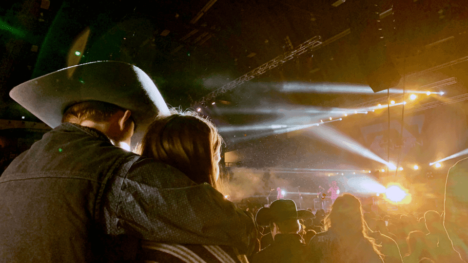 Country Bar Crawl by Party Bus w/ Mixed Drinks Gallery Image 3