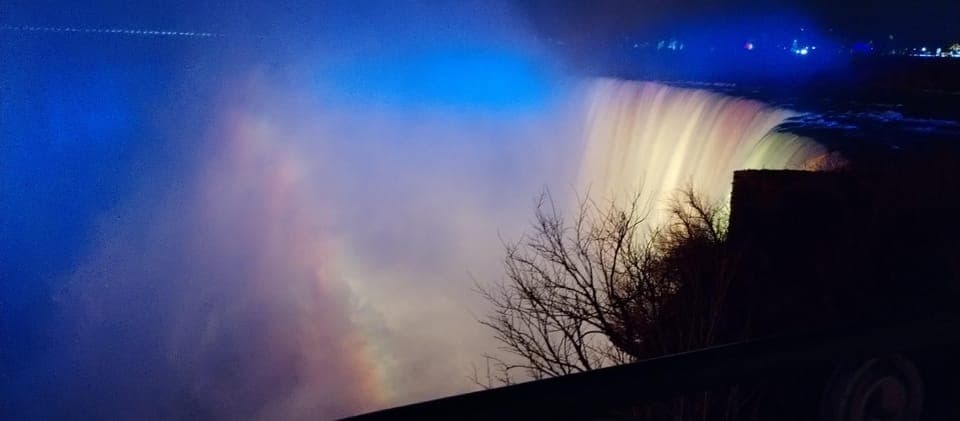 Niagara Falls US/Canada small group Winter Adventure Tour Gallery Image 1