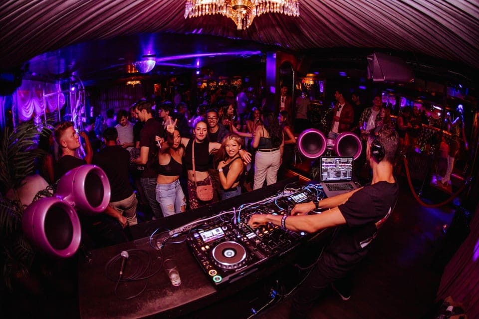 SF Pub Crawl and Clubbing Experience - Image 1