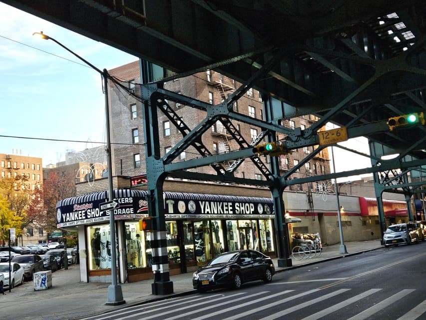 Hip-Hop, Murals, Sports, and Dangerous Neighborhoods Tour Gallery Image 4