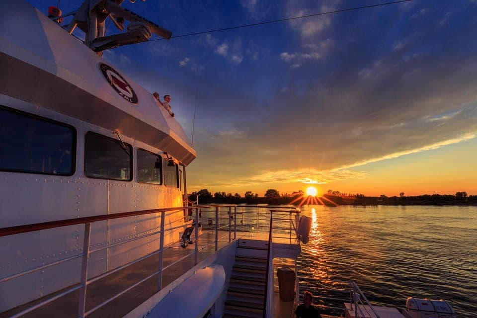 Québec City: 2-Hour Cocktail & DJ Evening Cruise Gallery Image 1