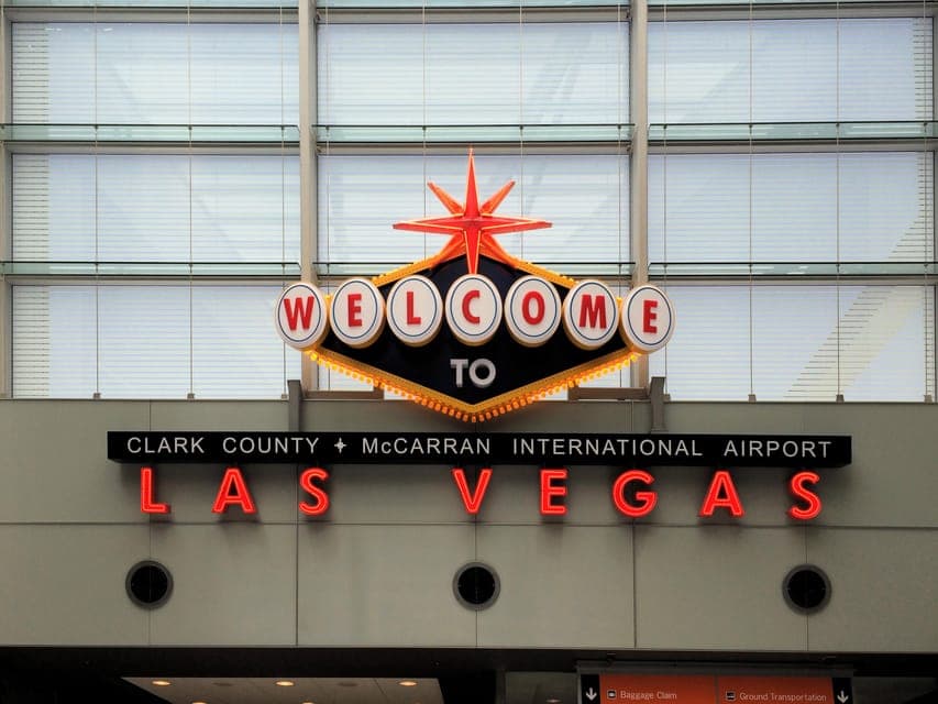 Las Vegas Airport (LAS) / Transfer to hotels on the Strip. Gallery Image 1