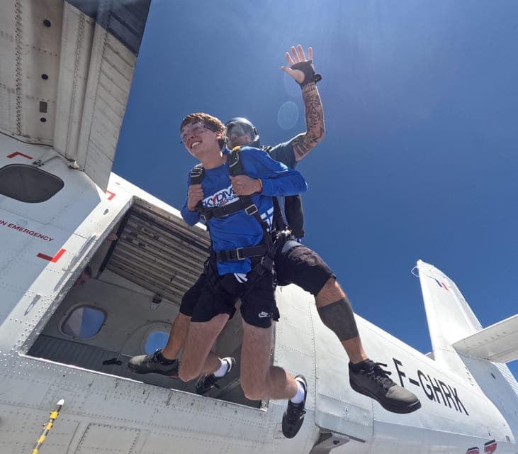 Skydive Over Barcelona – 13,000ft Tandem Jump + Transport Gallery Image 4