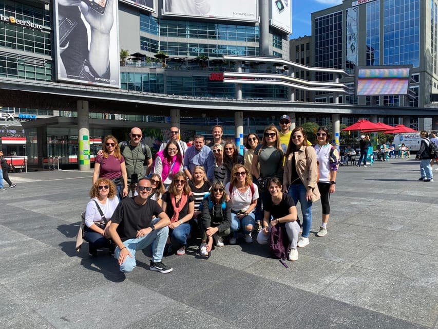 Downtown Toronto: Walking tour experience. English/Spanish Gallery Image 3