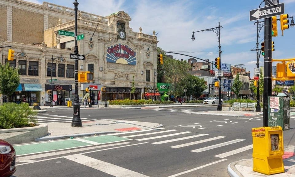 Bronx Subway and Walking Tour with Bronx Little Italy Gallery Image 2