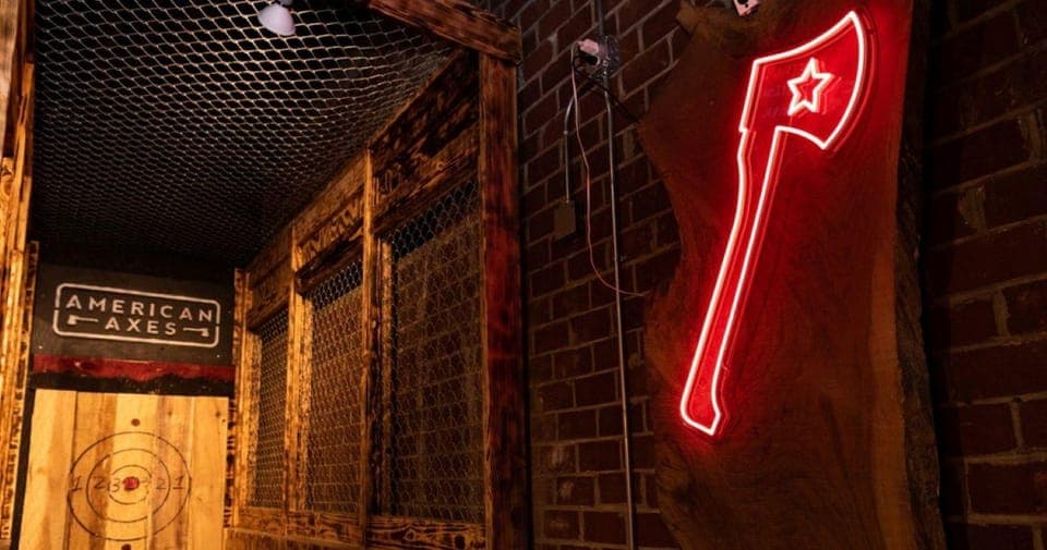 Axe Throwing Experience Gallery Image 4