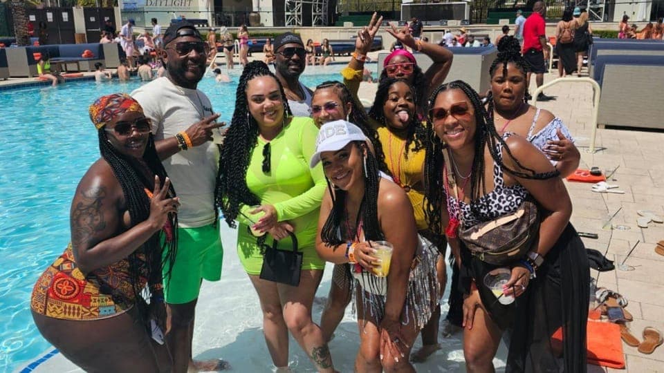 Skip-the-Line Pool Party Tour Gallery Image 3