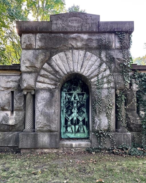 Graceland Cemetery Guided Walking Tour Gallery Image 3