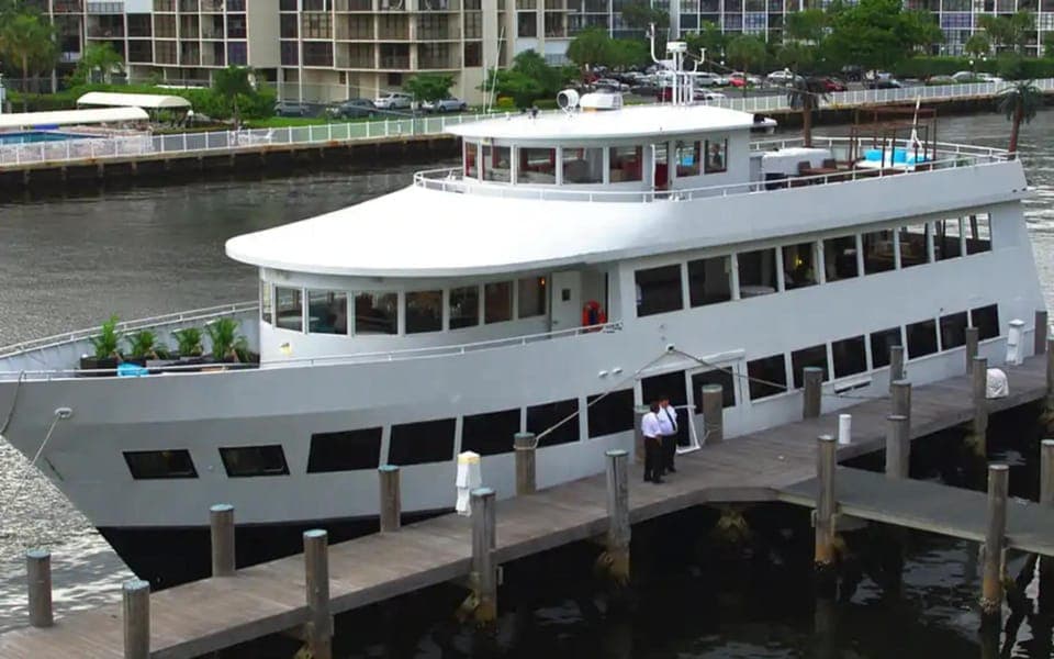 Musette Yacht New Year's Eve Party Cruise Gallery Image 2