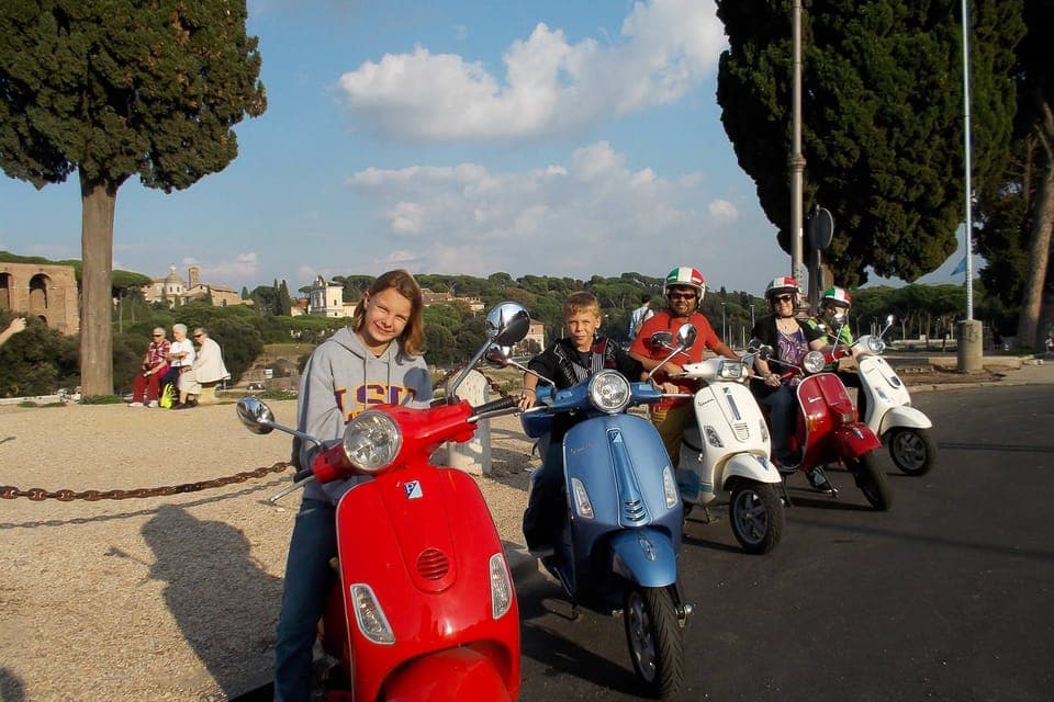 Rome 24-Hour Vespa Primavera Rental Gallery Image 3