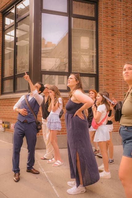 Fan Tribute: Taylor Swift in New York Walking Tour Gallery Image 3