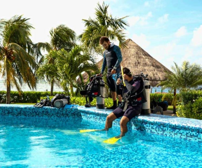 Cancun: PADI Open Water Diver Course Gallery Image 1