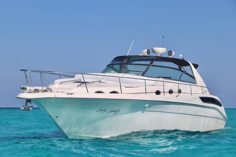 Cruising paradise in a luxury yacht in Cancun Gallery Image 3