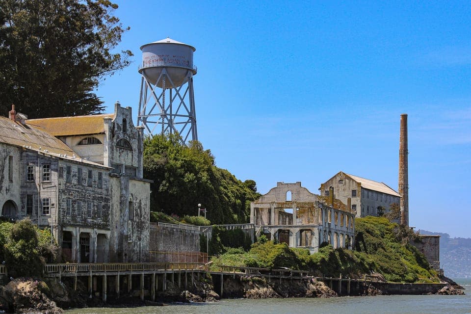 19. Explore Alcatraz & Golden Gate Bike Tour - Image 19
