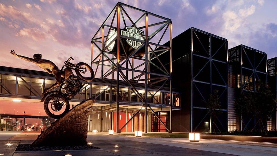 Milwaukee City Highlights Day Trip with Brewery Tour Gallery Image 1