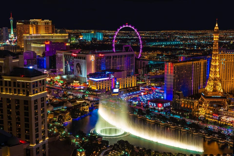 Helicopter Tour of the Strip with Window Seats Gallery Image 4