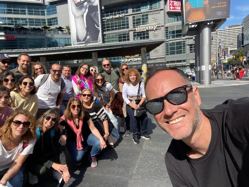 Downtown Toronto: Walking tour experience. English/Spanish Gallery Image 1