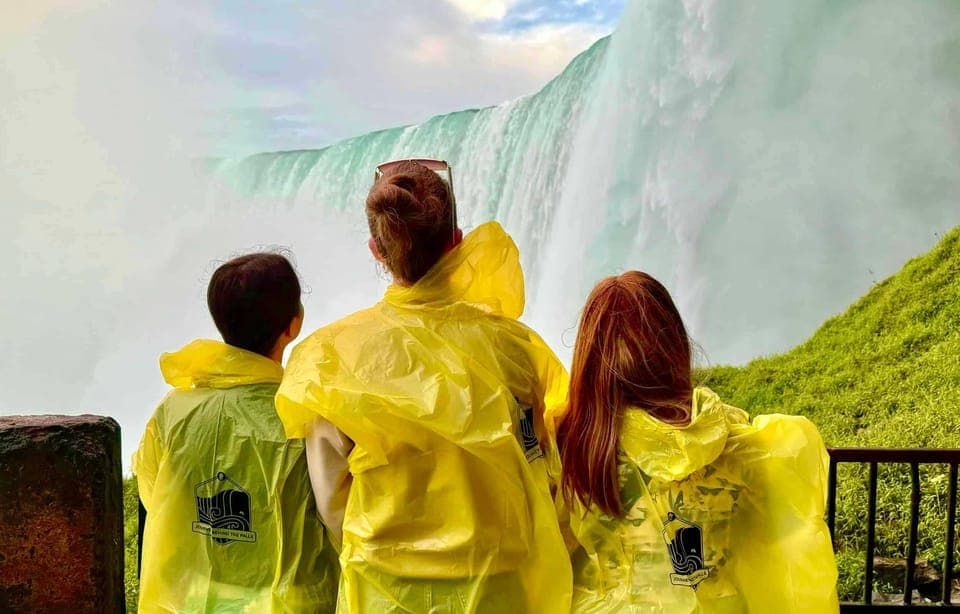 Winter Niagara Falls Tour with Attractions Package Gallery Image 3