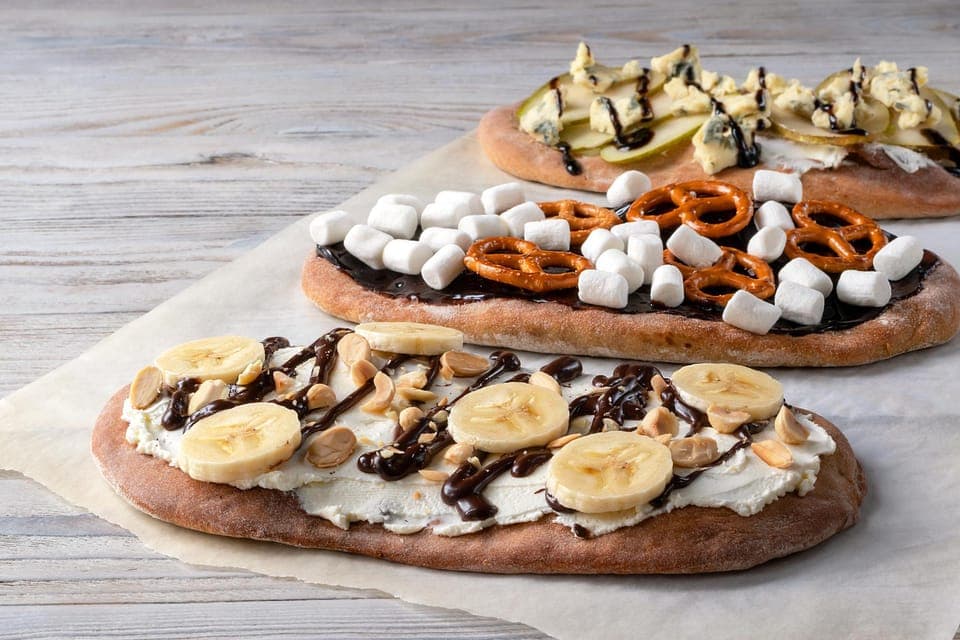 Niagara Falls, All Canadian Food Small Group Walking Tour Gallery Image 4