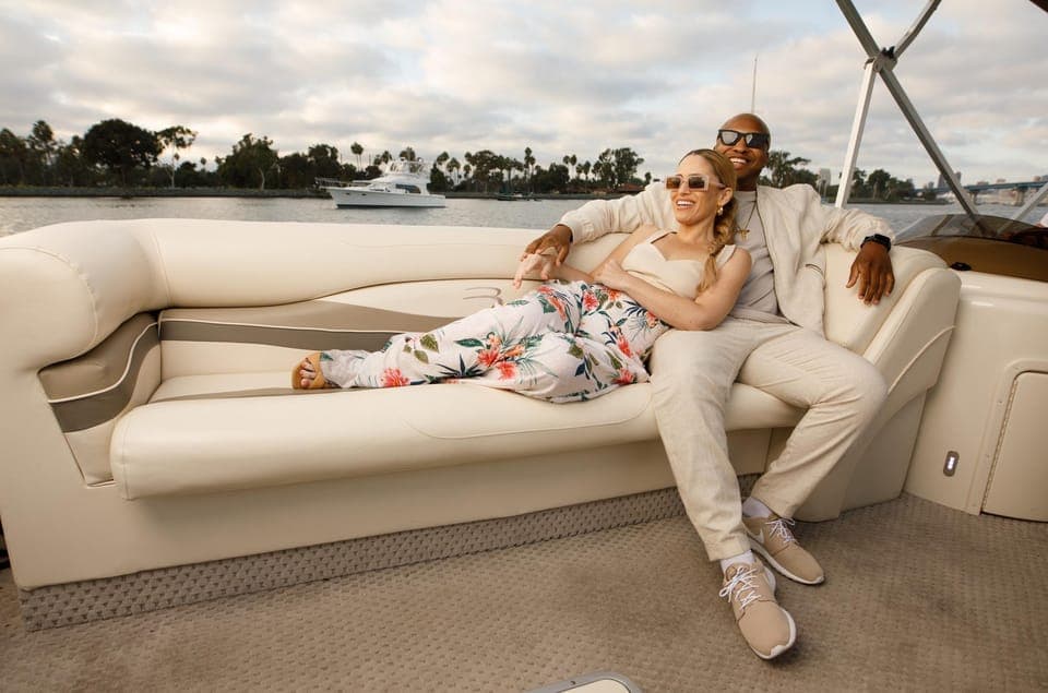 17. Bennington Luxury Pontoon Rental - Image 17