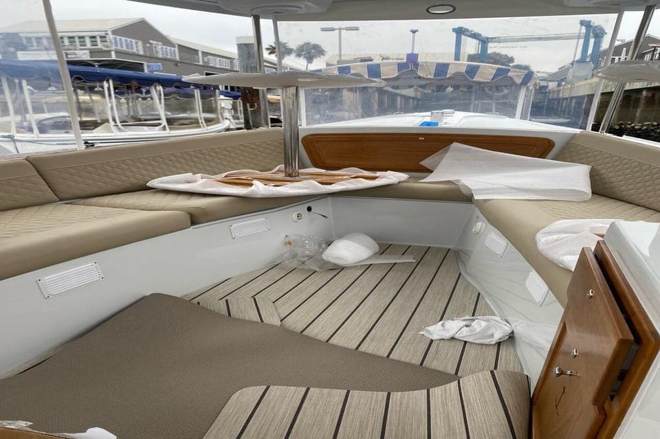 1 Hour Private Electric Duffy Cruise on Lake Austin Gallery Image 1