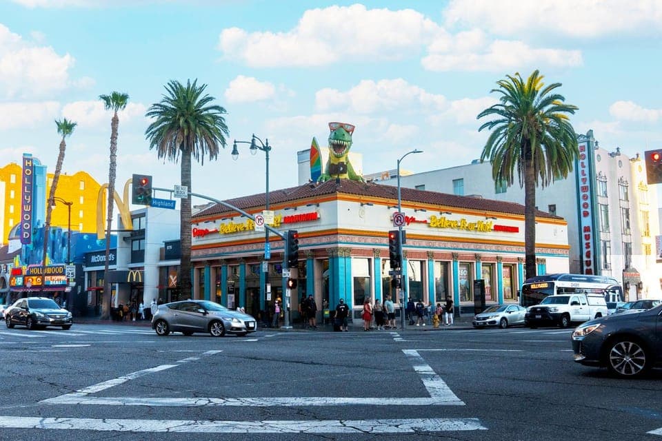 32. LA: Hollywood Ripley's Believe It or Not! Admission Ticket - Image 32