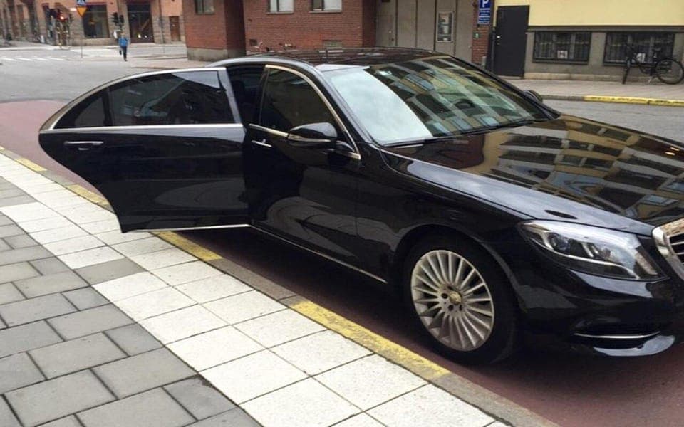 Half Day Luxury Car Chauffeur Service Gallery Image 3