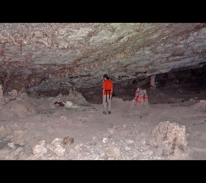 Las Vegas Red Rock Canyon Hiking Adventure & Secret Cave Gallery Image 4