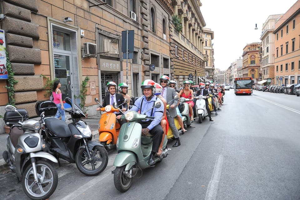 Rome 24-Hour Vespa Primavera Rental Gallery Image 4