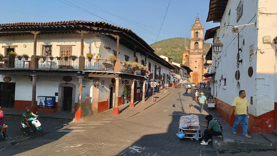 Valle de Bravo Tour: Walk in Magical Town and Ride a Jet Ski Gallery Image 4
