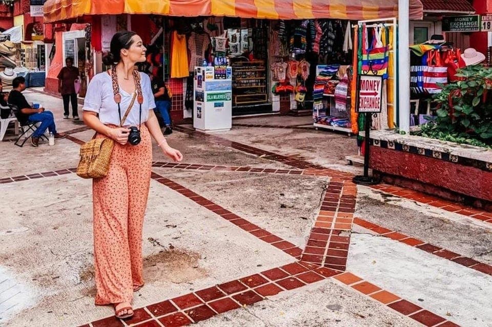 Cancun: Guided Shopping Tour with Tequila Tasting Gallery Image 3