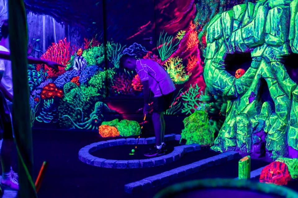Aloha Amsterdam: 12-Hole Glow-in-the-Dark Mini-Golf Gallery Image 4