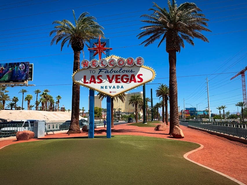 Las Vegas Strip: 90-Minute Sightseeing Tour with Photo Stops Gallery Image 3