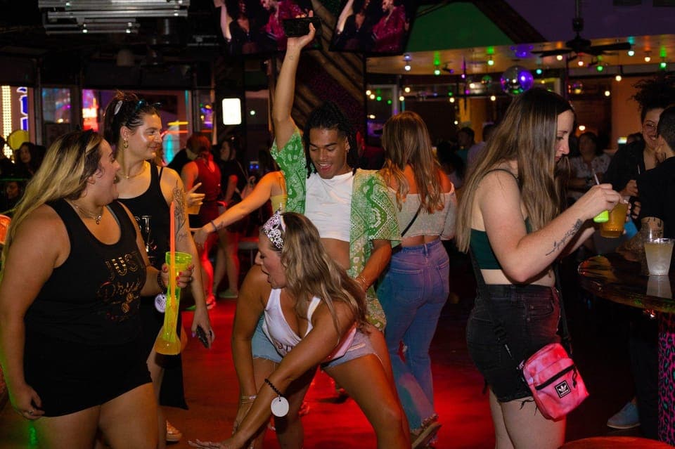 Austin 6th Street Bar Crawl | The Epic Group Gallery Image 3