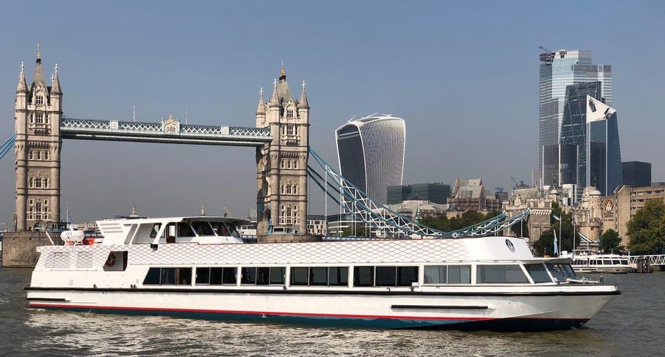 London New Years Eve Fireworks Cruise on the Silver Sockeye Gallery Image 3