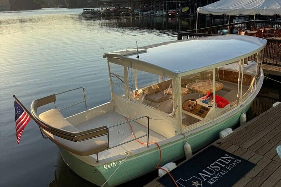1 Hour Private Electric Duffy Cruise on Lake Austin Gallery Image 2