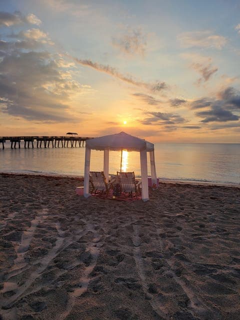 Ft Lauderdale: Private Beach Day Cabana with Amenities Gallery Image 1