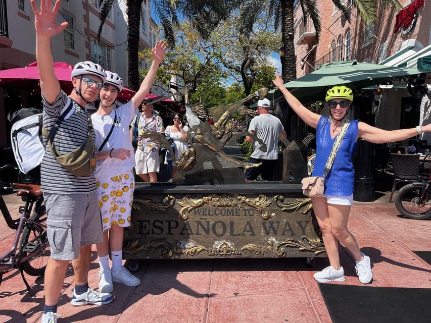 Miami Beach: Bike or eBike Rental with Map Gallery Image 2