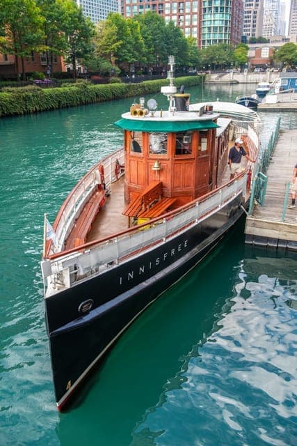 Historic Architecture Chicago River Small Boat Tour Gallery Image 4