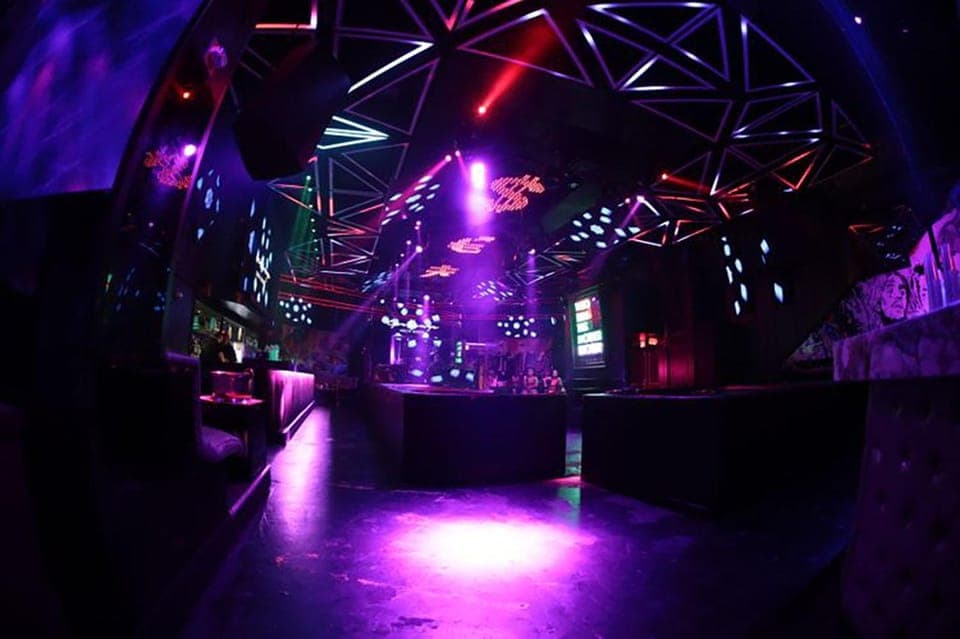 Ultimate Boat Party, Party Bus and Nightclub Entry Gallery Image 4